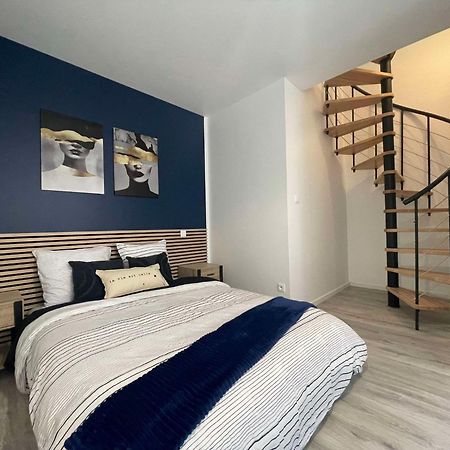 Changé Tiny House Moderne, Avec Terrasse 아파트 외부 사진