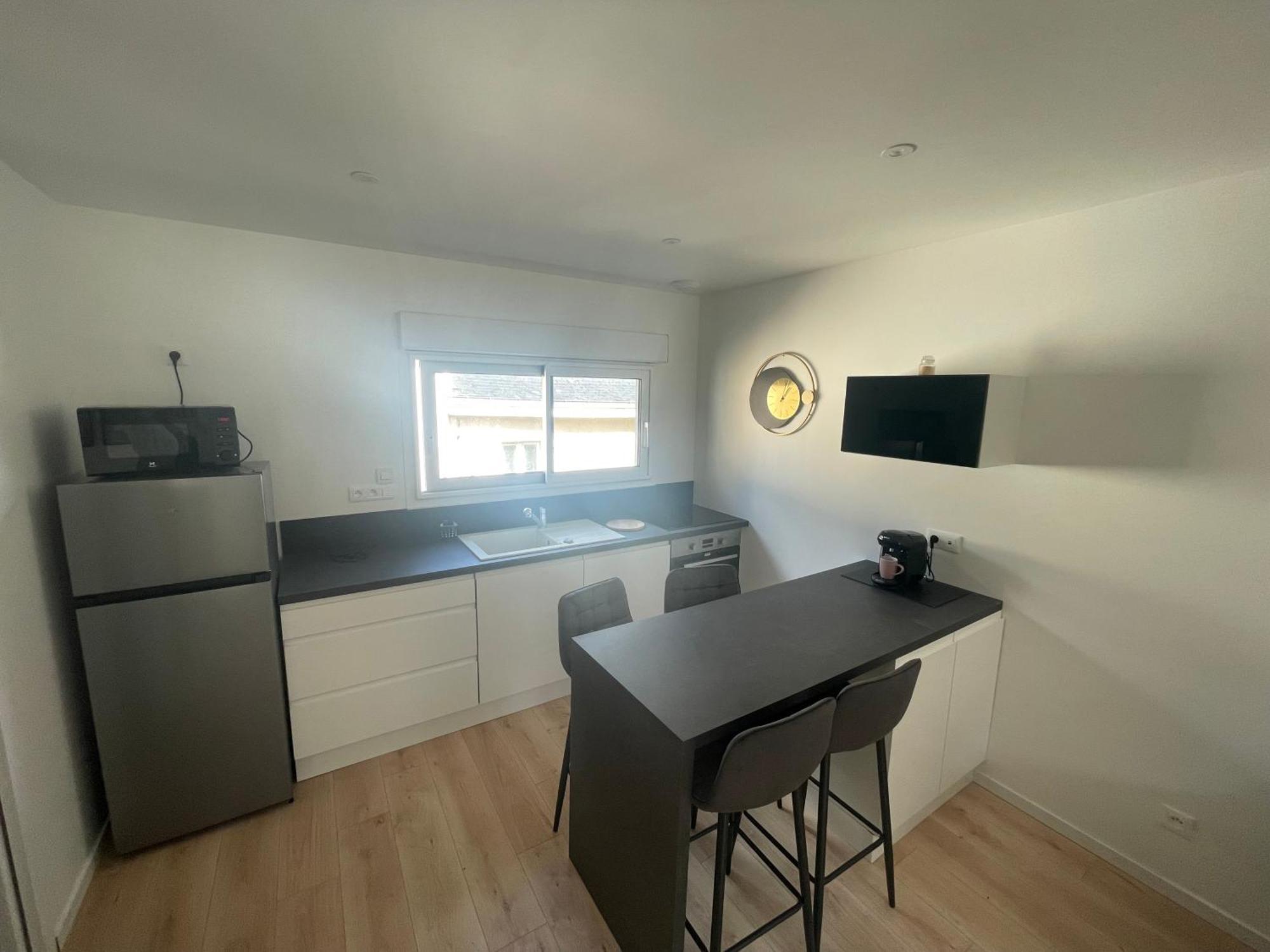 Changé Tiny House Moderne, Avec Terrasse 아파트 외부 사진