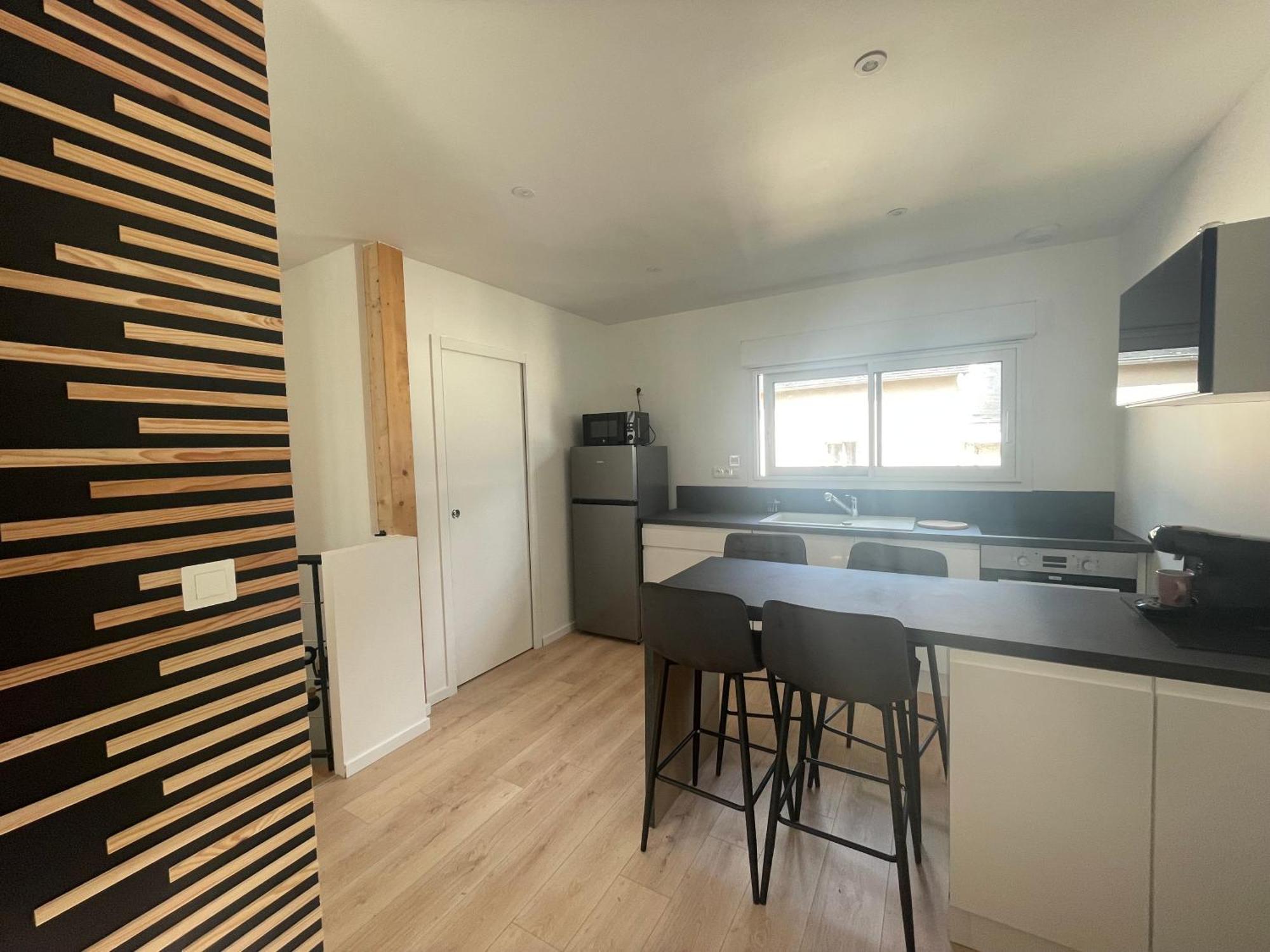 Changé Tiny House Moderne, Avec Terrasse 아파트 외부 사진