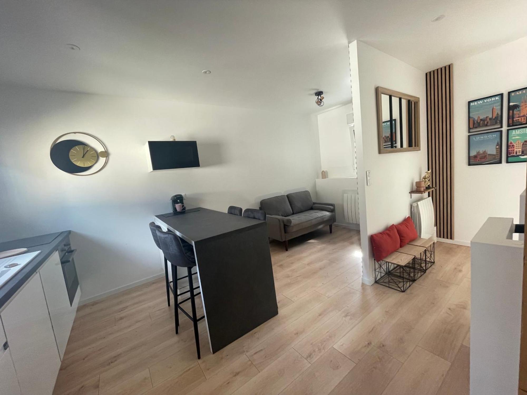 Changé Tiny House Moderne, Avec Terrasse 아파트 외부 사진