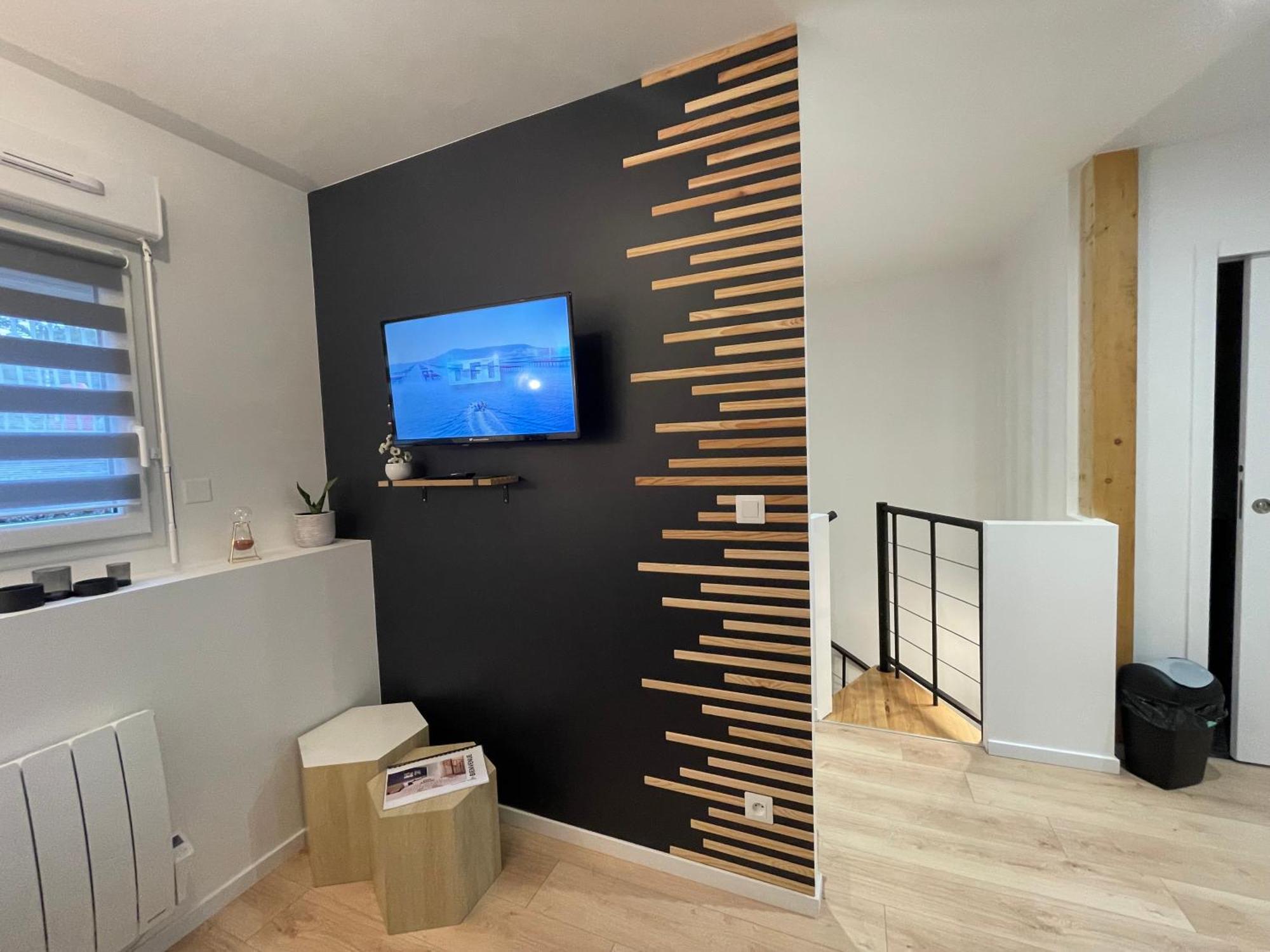 Changé Tiny House Moderne, Avec Terrasse 아파트 외부 사진
