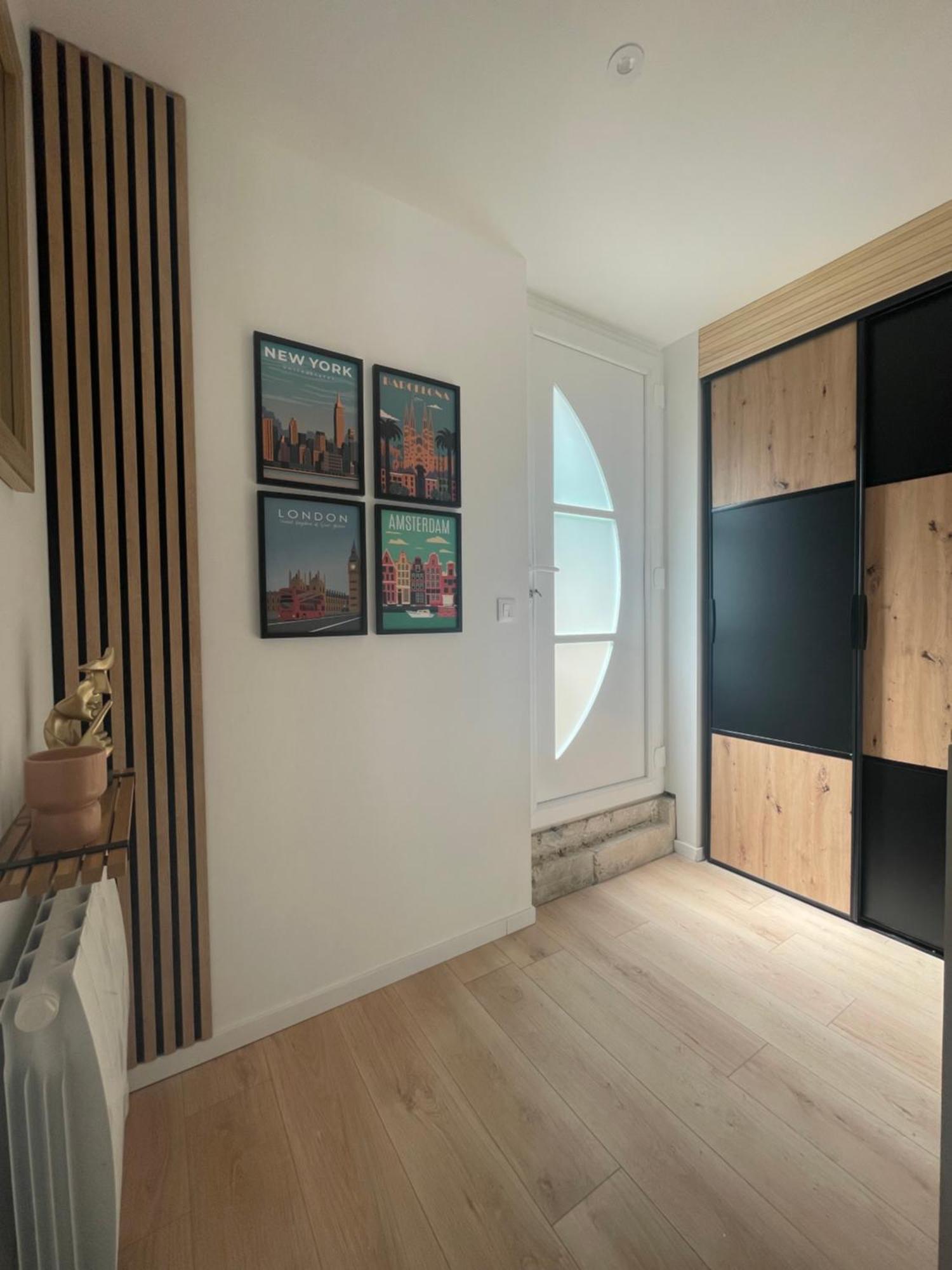 Changé Tiny House Moderne, Avec Terrasse 아파트 외부 사진