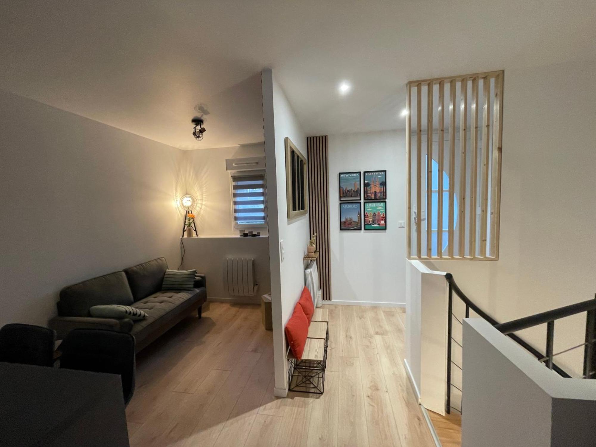 Changé Tiny House Moderne, Avec Terrasse 아파트 외부 사진